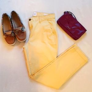GAP yellow girlfriend khaki size 0
